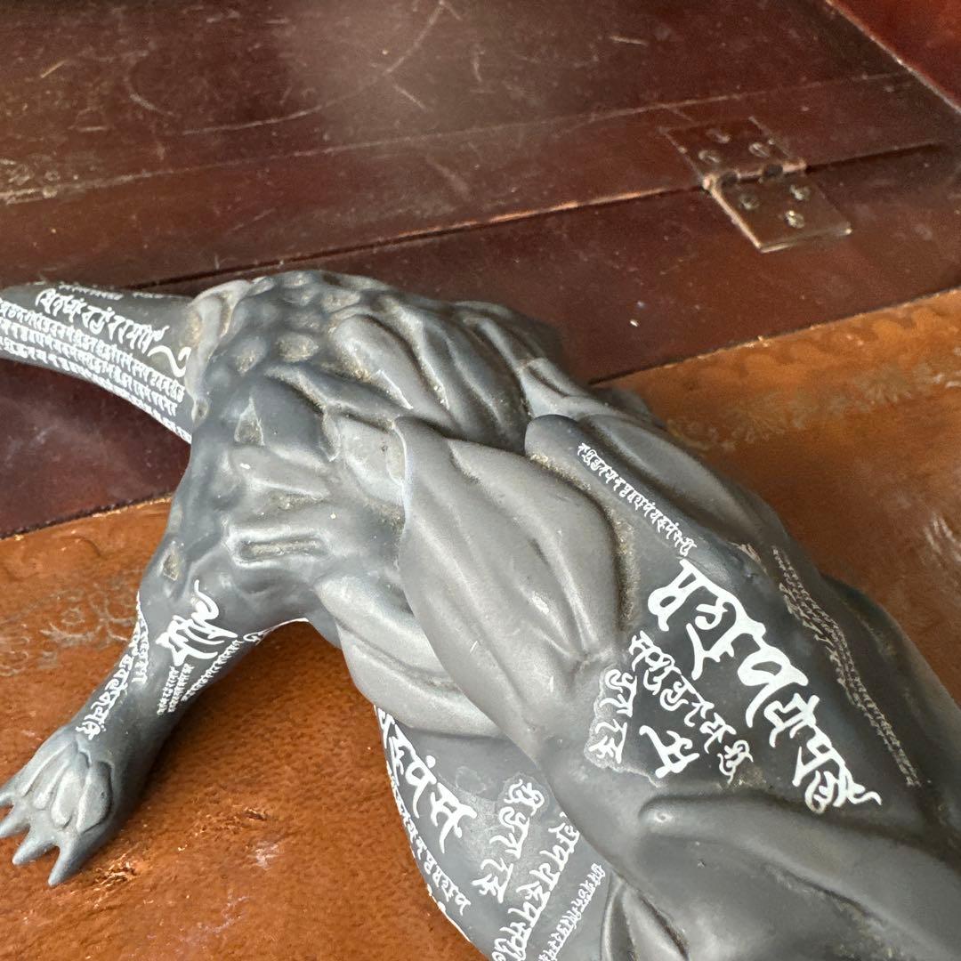 ツチノッパグレーの動物置物 文字彫刻　世田谷ベース　所ジョージ