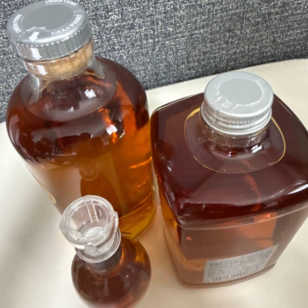 ニッカウイスキー　フロムザバレル ピァアモルトレッドのセット 小瓶vsop 付き