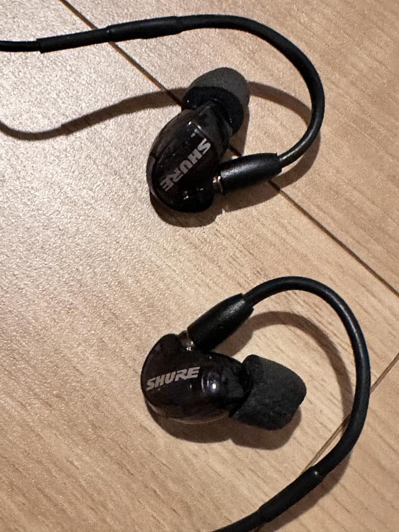 SHURE SE215 有線イヤホン　クリアブラック