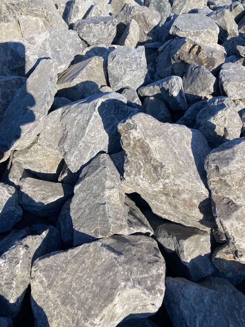 引き取り割栗石400kg岐阜石スコリア溶岩石　ゴロタ石 砕石　砂利　庭石ロック