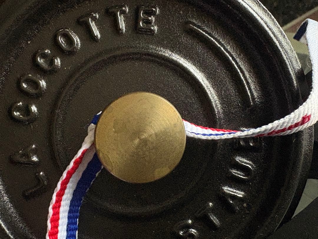 新品　staub ピコ・ココットラウンド10㎝　3個セット　専用スタンド付き