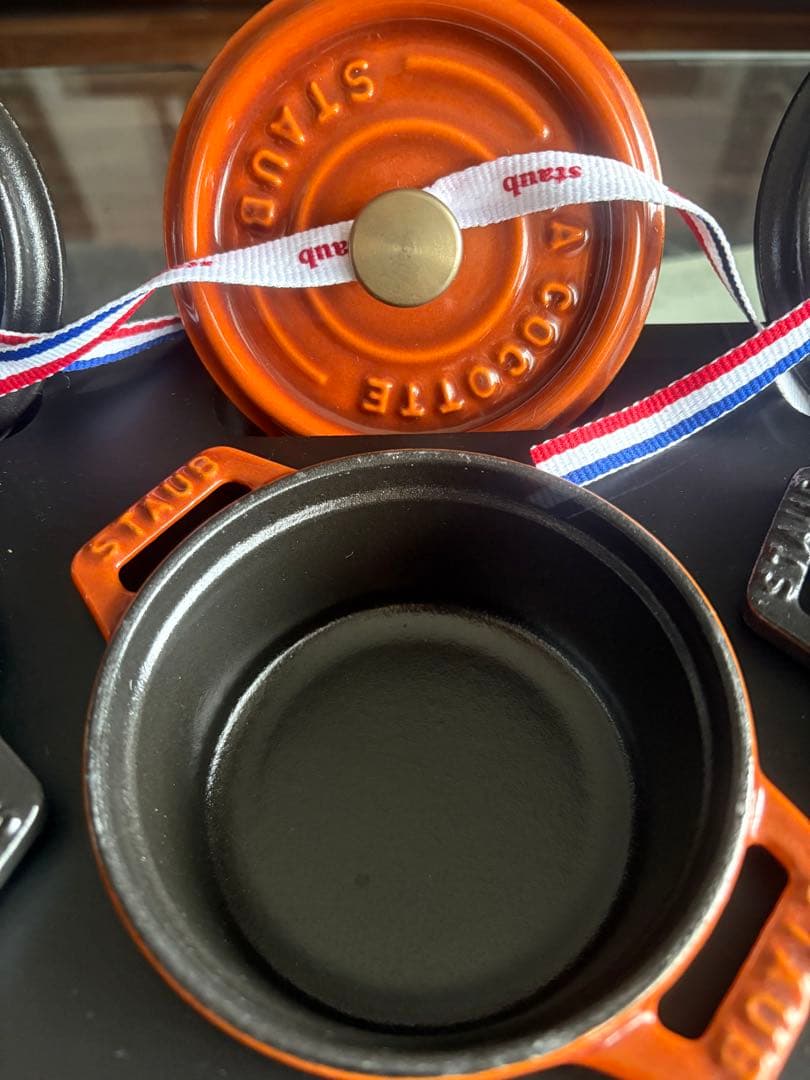 新品　staub ピコ・ココットラウンド10㎝　3個セット　専用スタンド付き