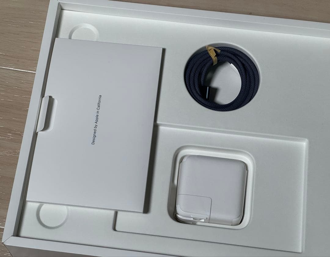 Apple MacBook Air M2 13.6インチスペースグレイ美品