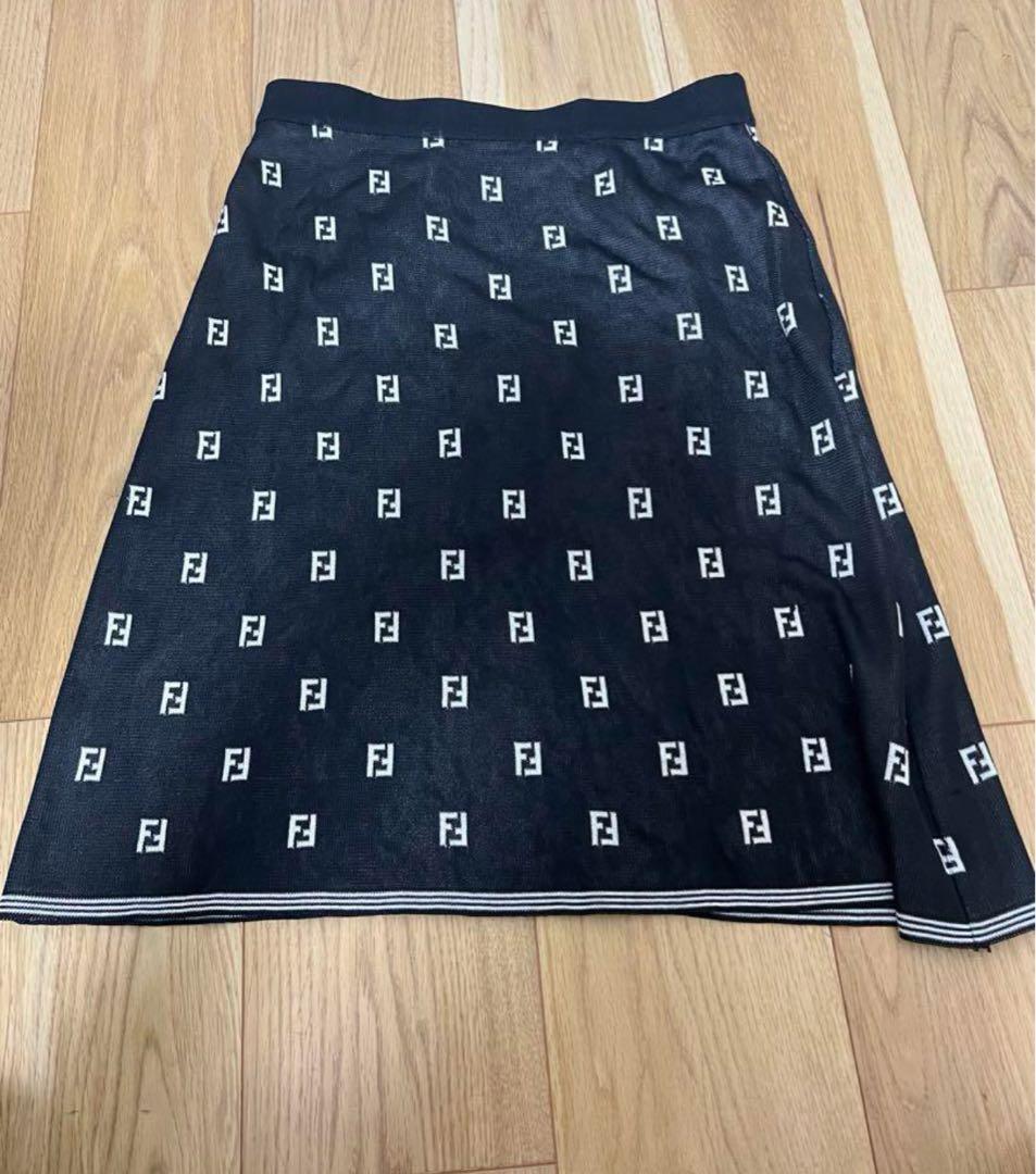 専用　美品　グッチ　GUCCI 半袖 ロゴ　コットン Fendi スカート　２点