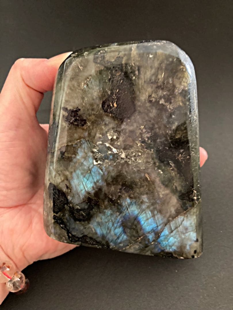 【ラブラドライト原石】「月と太陽の象徴」の石