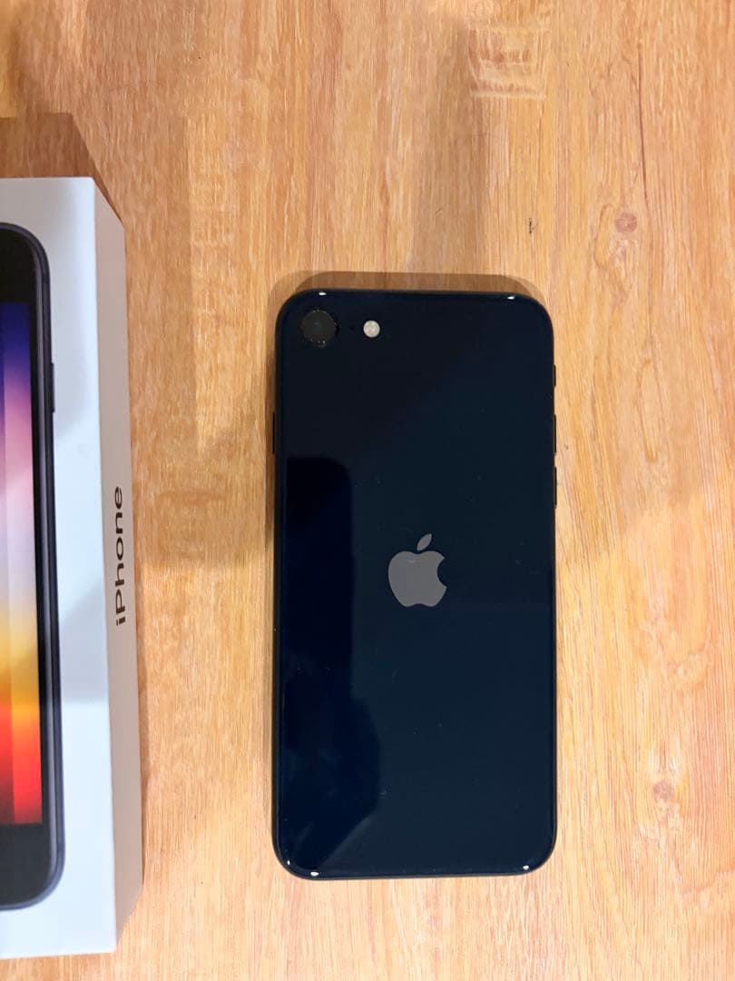 じゅん Apple iPhone SE 64GB 箱付き