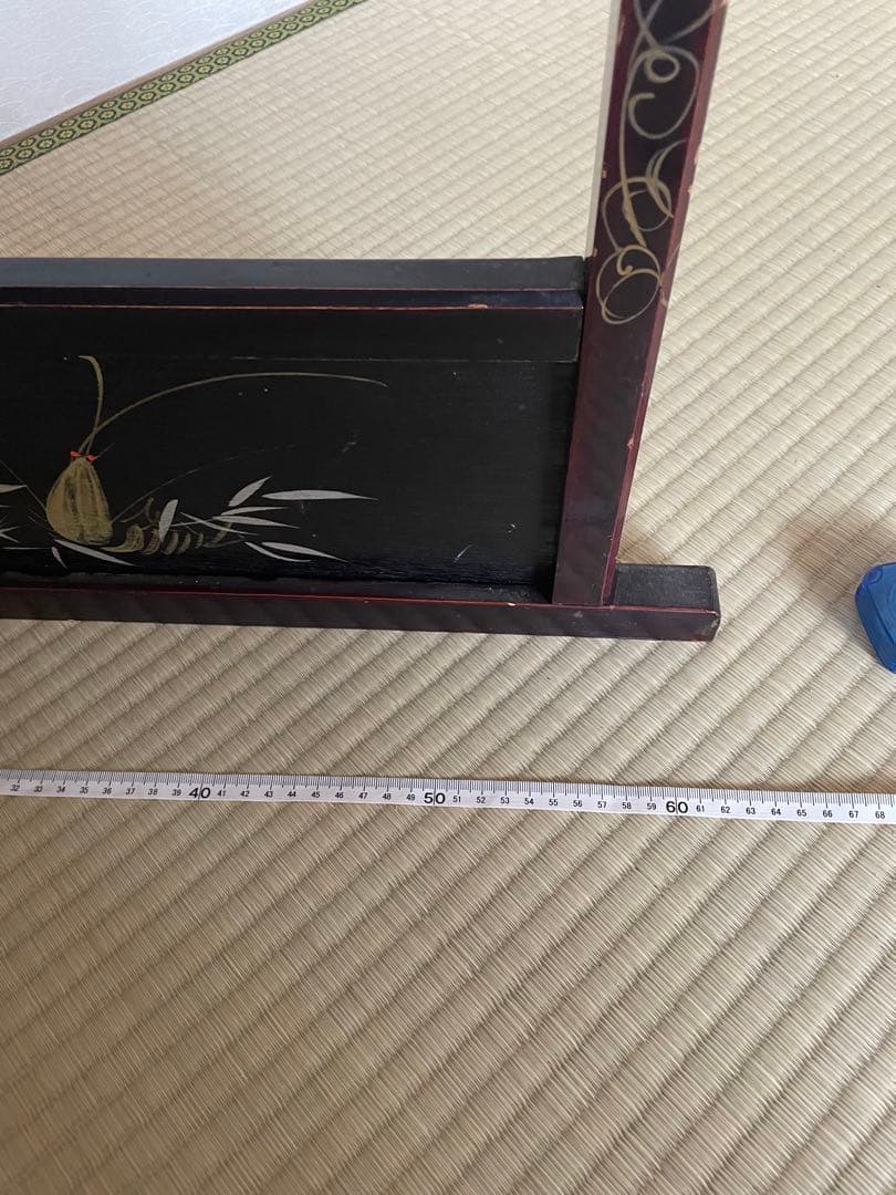 漆塗り　黒の木製衣桁 花の絵柄付き　着物掛け　着物ハンガー　衣桁　骨董品