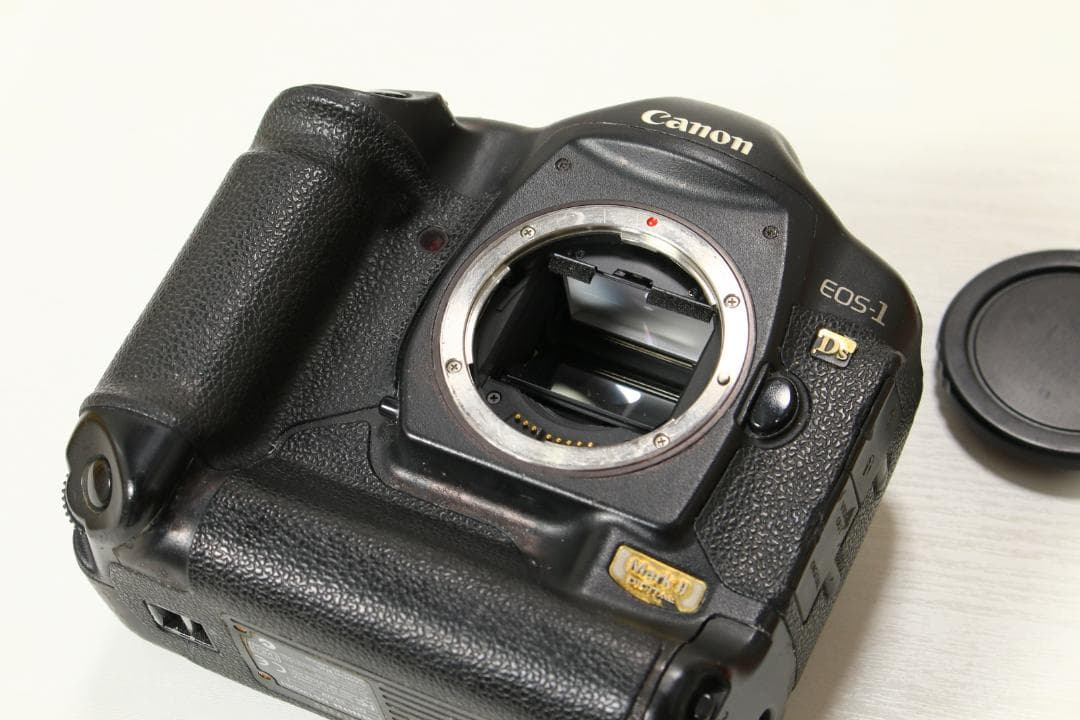 Canon EOS-1Ds Mark ii ボディ & バッテリー