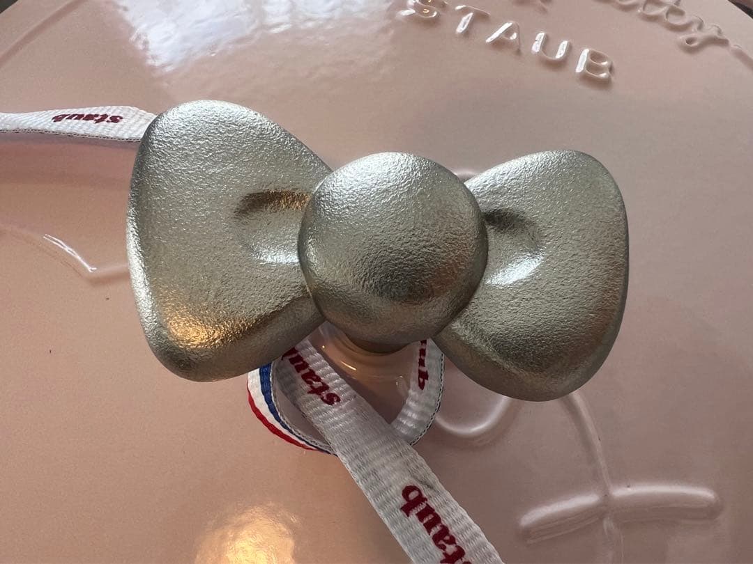 即日発送日本未発売海外限定　ストウブ ハローキティコラボワナベ24cm 特典付き