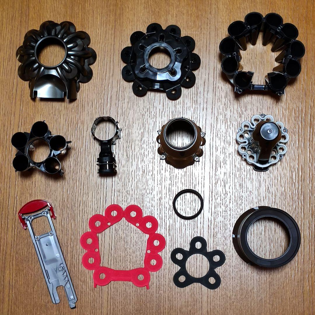 ダイソン V8 SV10 掃除機 分解清掃済み 動作品 純正バッテリー３つセット