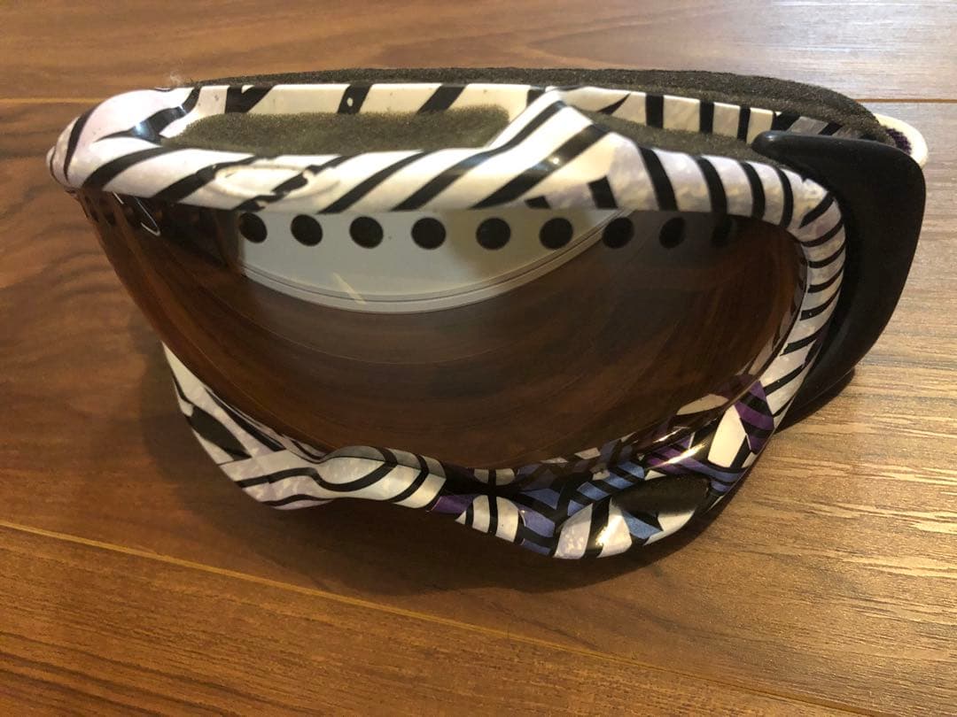 ジョーン・ホワイト限定スノーボードゴーグル