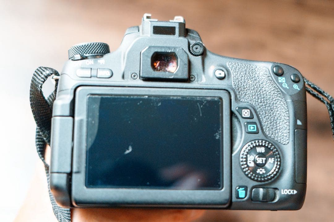 コンニチハ‼️canon 8000D＋zoom lens18-55