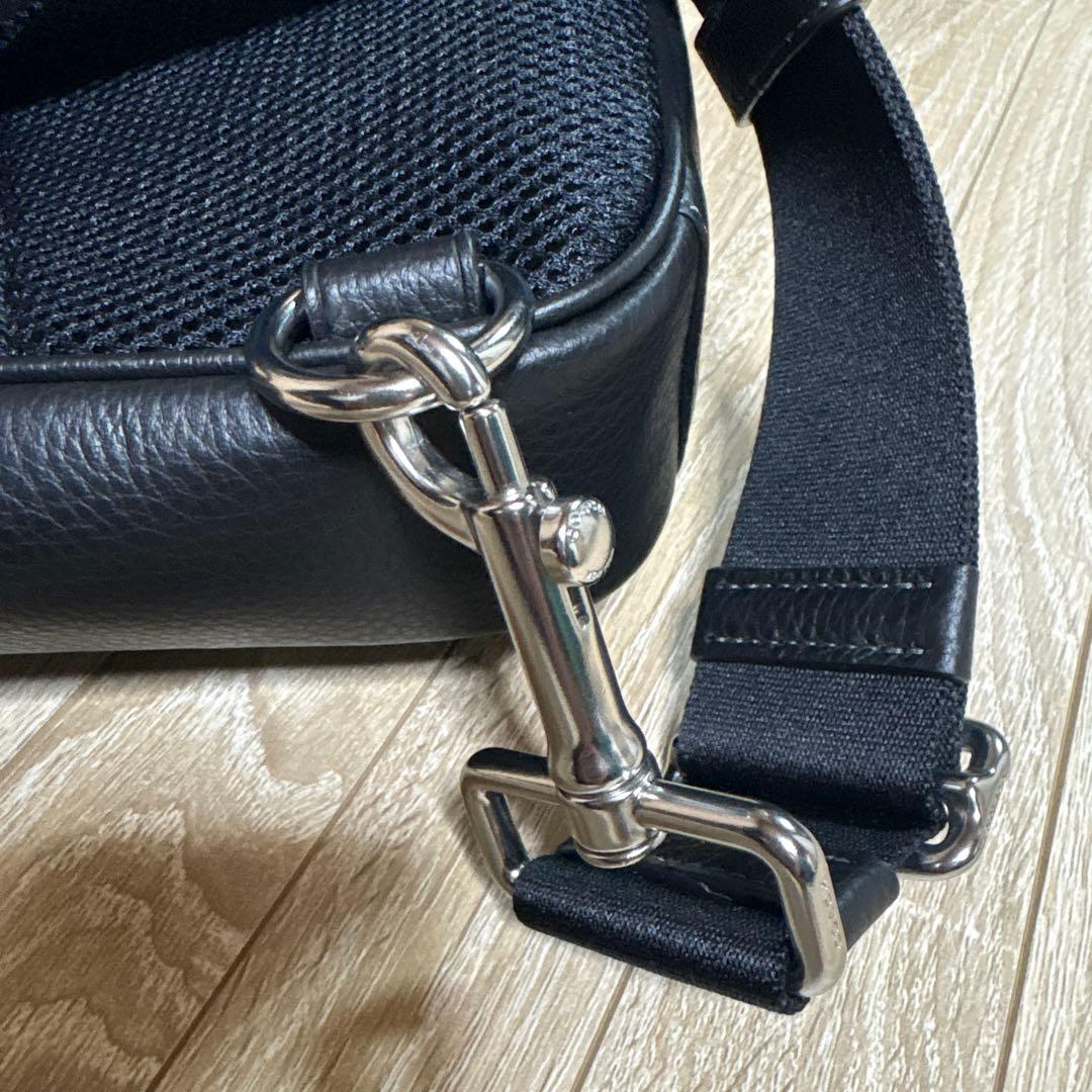 未使用品　コーチ　ショルダーバッグ ペブルレザー イーサン メンズ