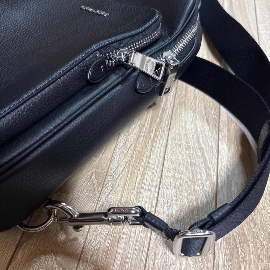 未使用品　コーチ　ショルダーバッグ ペブルレザー イーサン メンズ