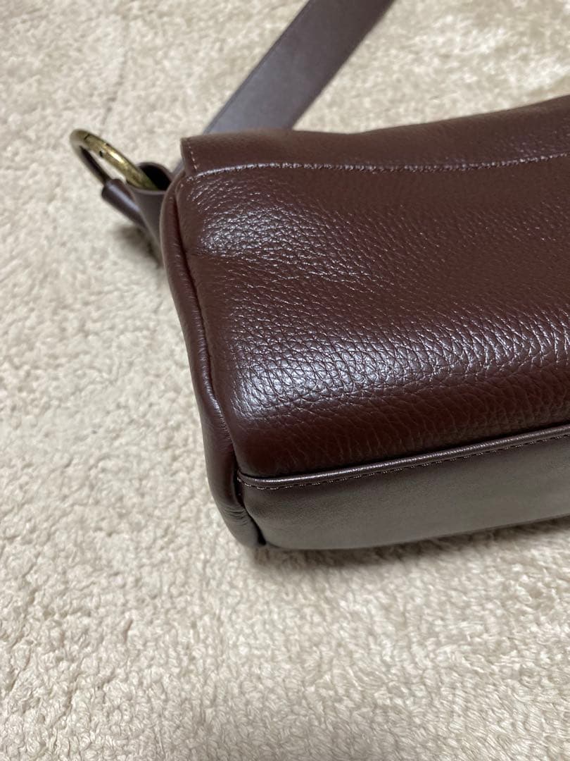 BEARDSLEYビアズリーショルダーバッグボディバッグ12月購入1回のみ使用茶