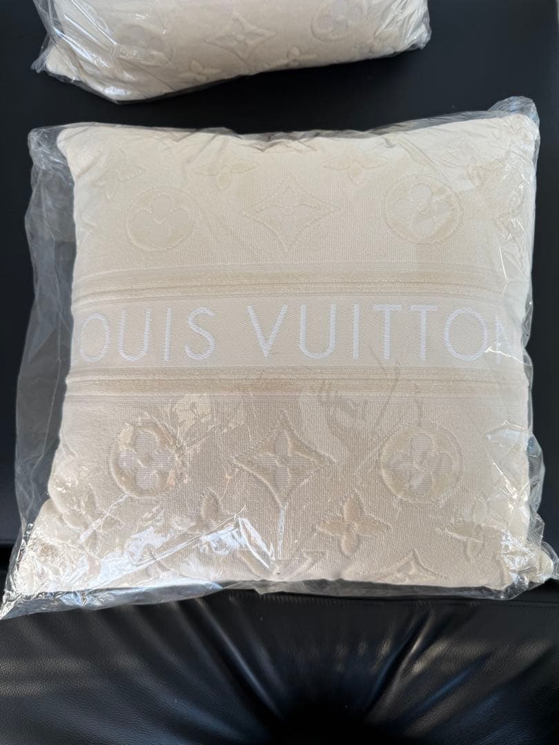 【安価！新品2個セット！】LOUIS VUITTON クッション クリーム色