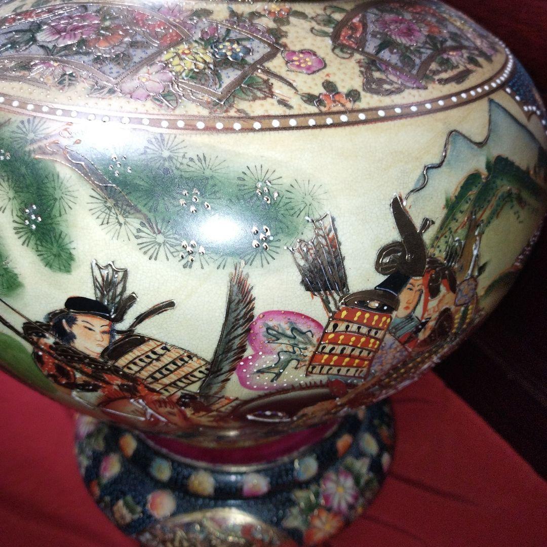 大きな蓋付き壺　陶器置物