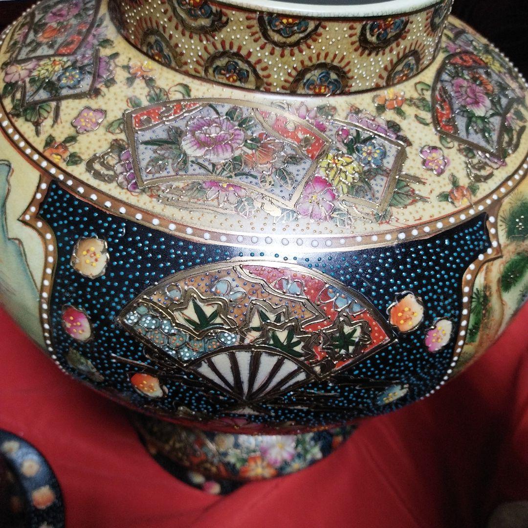 大きな蓋付き壺　陶器置物