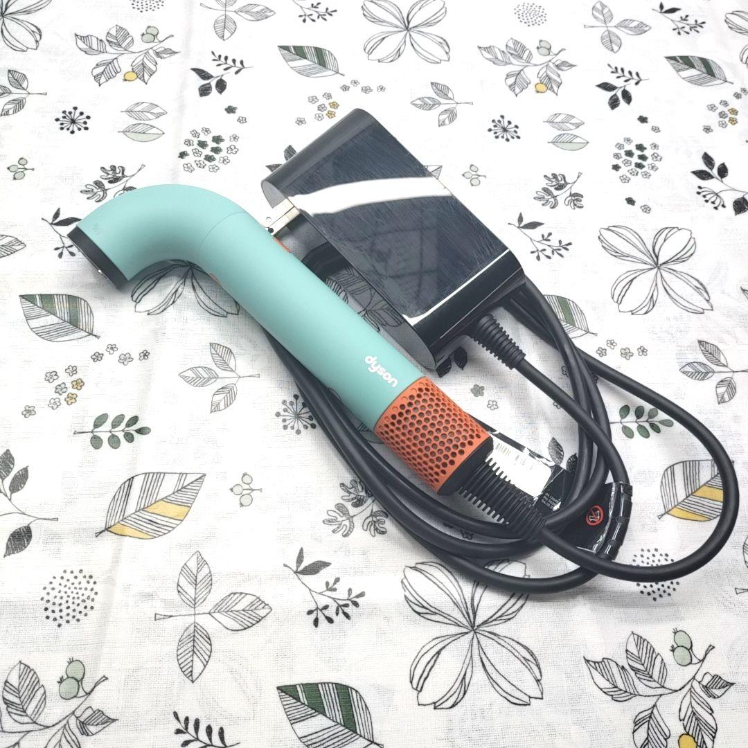 新品同様⭐️最新モデル ダイソン ドライヤー HD17 Dyson