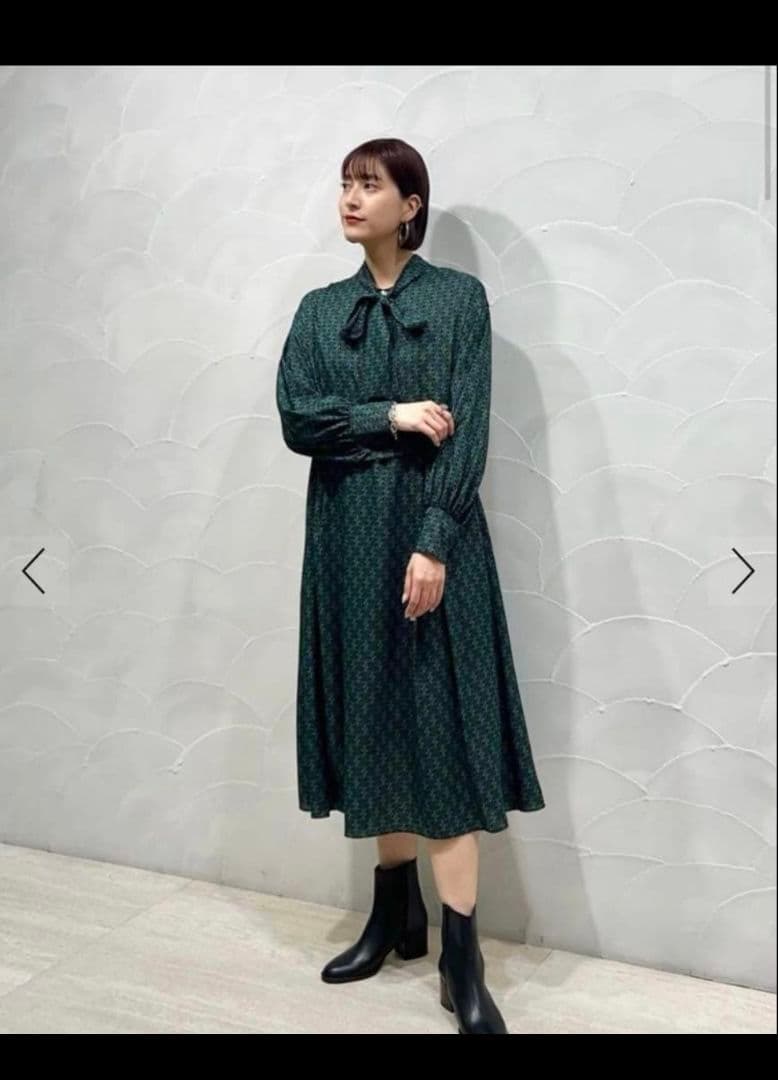 トゥモローランド モノグラムプリント フロンタブルボウタイワンピース