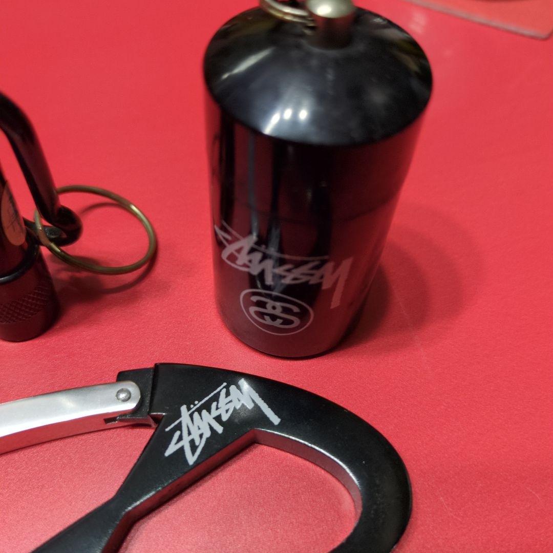 Stussy カラビナ、携帯灰皿、ライト 小物3点セット