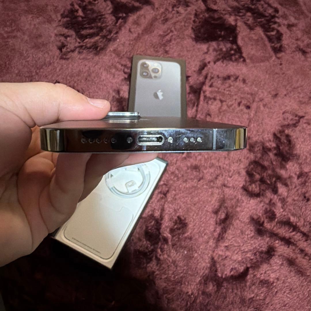 極美品　iPhone13 pro 128GB SIMフリー