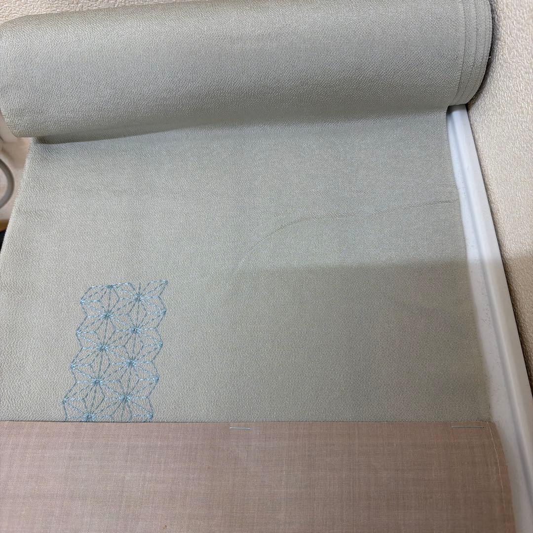 銀河銀座きしや 薄いグレー 反物と漆器