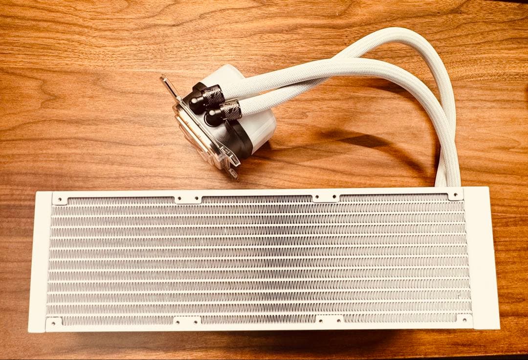 iCUE LINK H150i LCD ホワイト