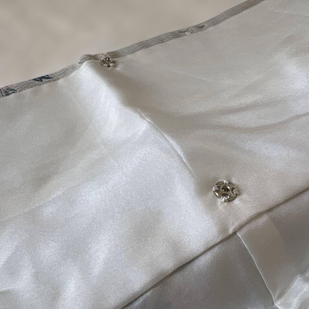 ❤️清楚で華やかな正絹小紋　美品　ice grayの流水に四季の花々　新品畳紙付き