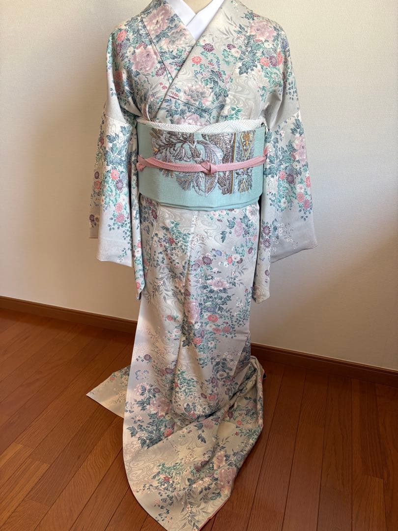 ❤️清楚で華やかな正絹小紋　美品　ice grayの流水に四季の花々　新品畳紙付き
