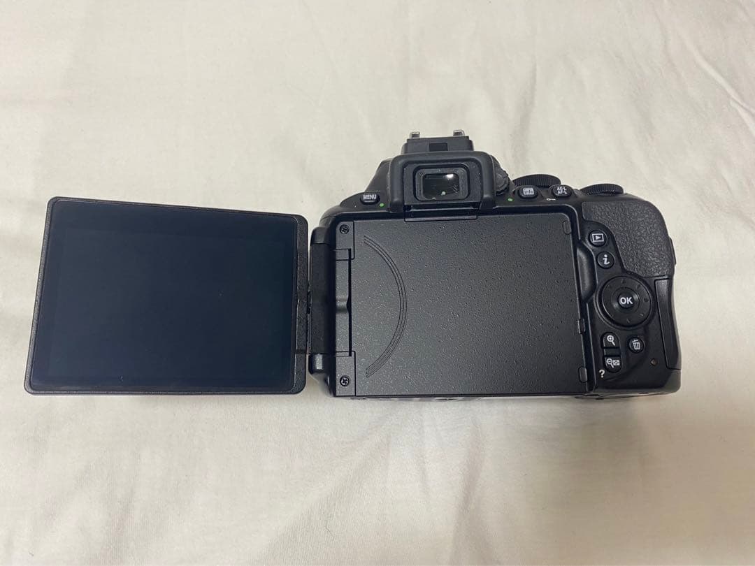 【超美品】Nikon D5600 ダブルズームキット ニコン カメラ 一眼レフ