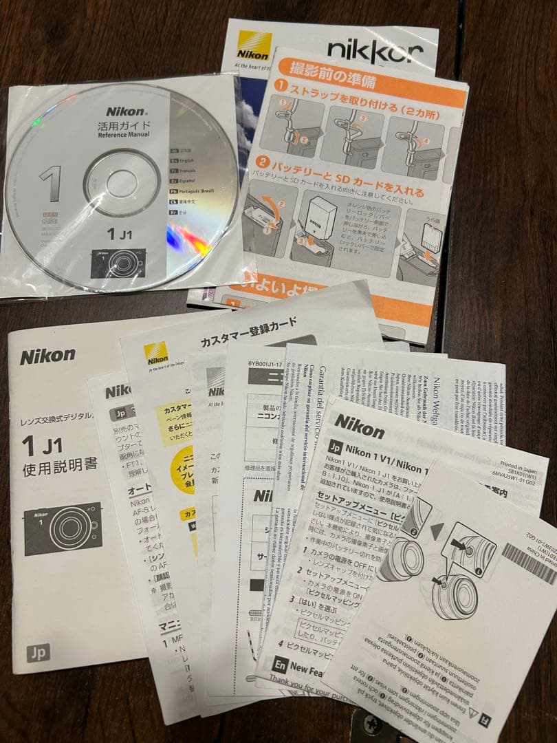 Nikon 1 J1 ミラーレスカメラ (SDカード付き）（値段交渉可能）