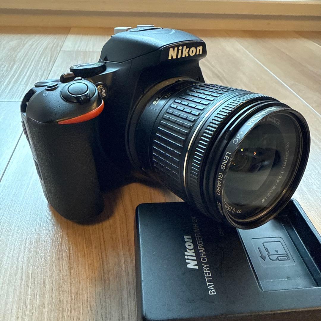 Nikon D5600 レンズキット 18-55 VR & 70-300 VR