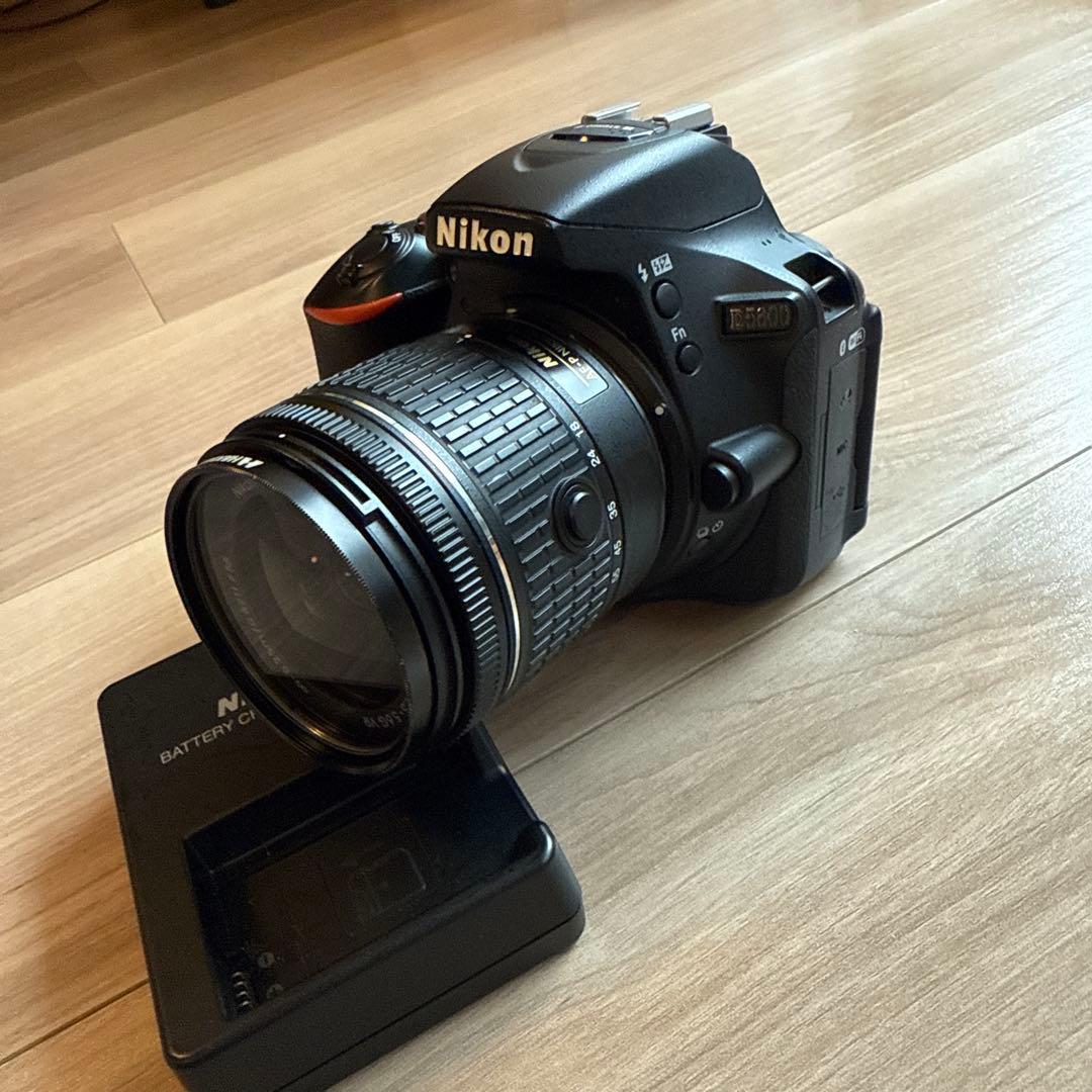 Nikon D5600 レンズキット 18-55 VR & 70-300 VR