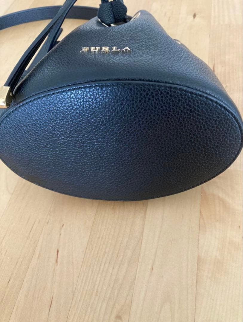 【美品】FURLA ブラック バケットバッグ
