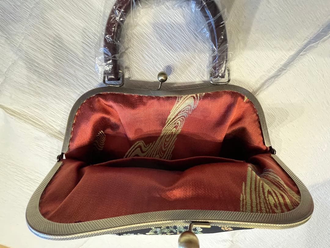 古布リメイクがま口バッグ　獅子と老松　刺繍