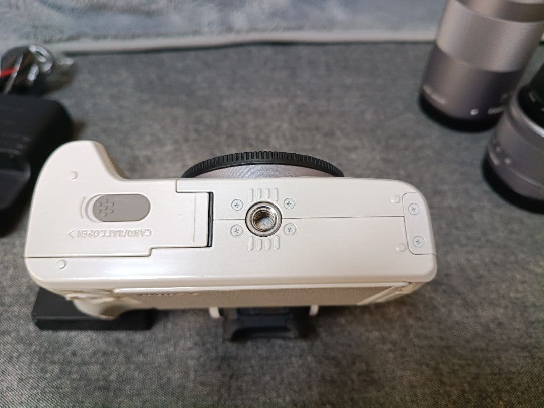 Canon EOS ミラーレス一眼 ホワイト