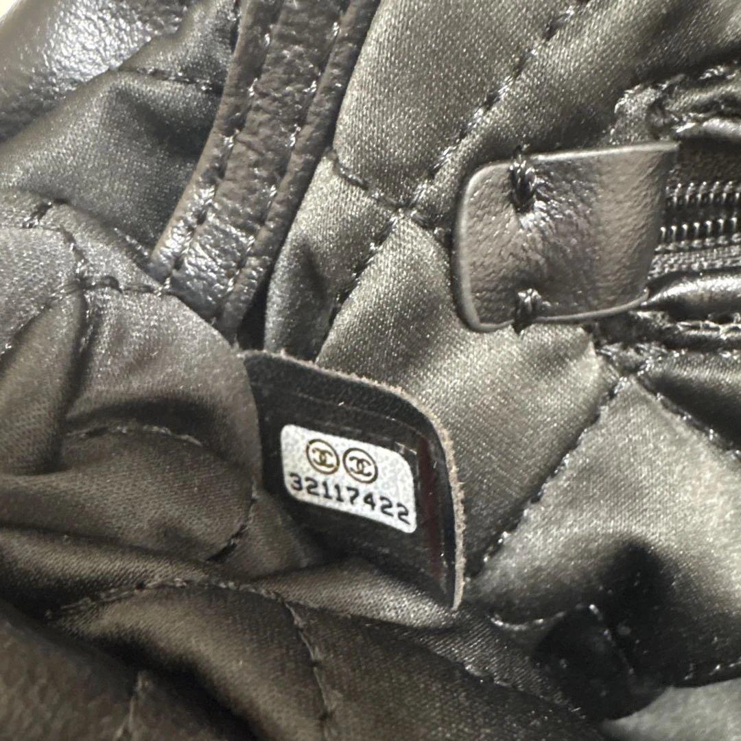 シャネル22シャイニーカーフチェーンショルダー