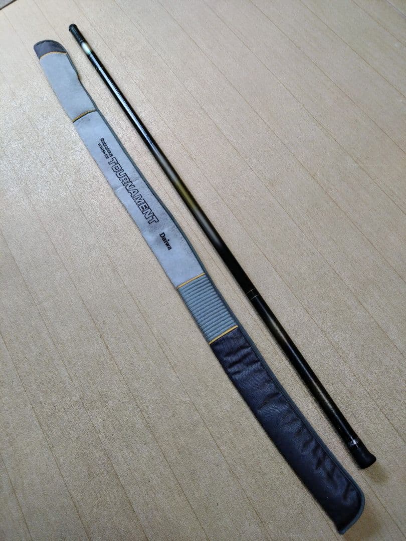 DAIWA Tournament 銀影中硬硬鮎竿 ケース付き