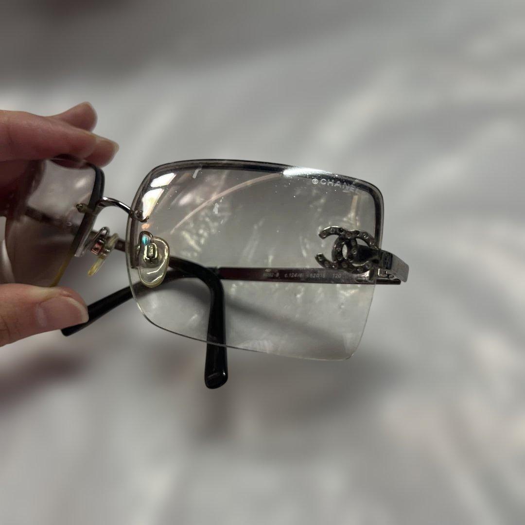 本日限定値下げ　CHANEL シルバー スクエア サングラス　シャネル
