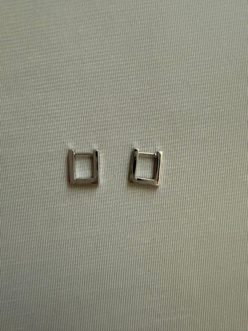 tomwood Sleek Huggie ピアス 2個