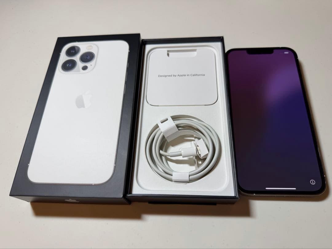 iPhone13pro シルバー　256GB SIMロックなし　ホワイト　美品