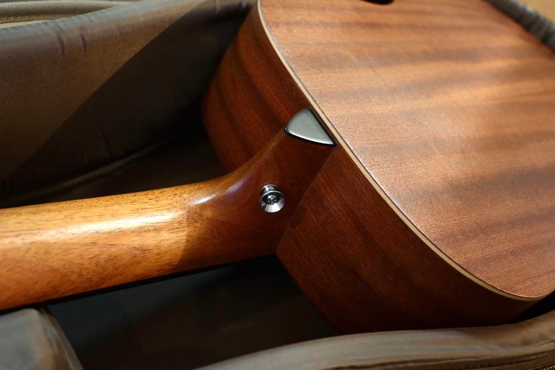 Taylor GS mini-e Mahogany ピックアップ付