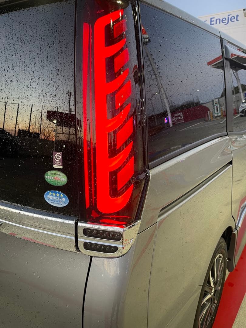 どんちゃんメテオ　ヴォクシー80 トヨタ LEDテールランプ 赤