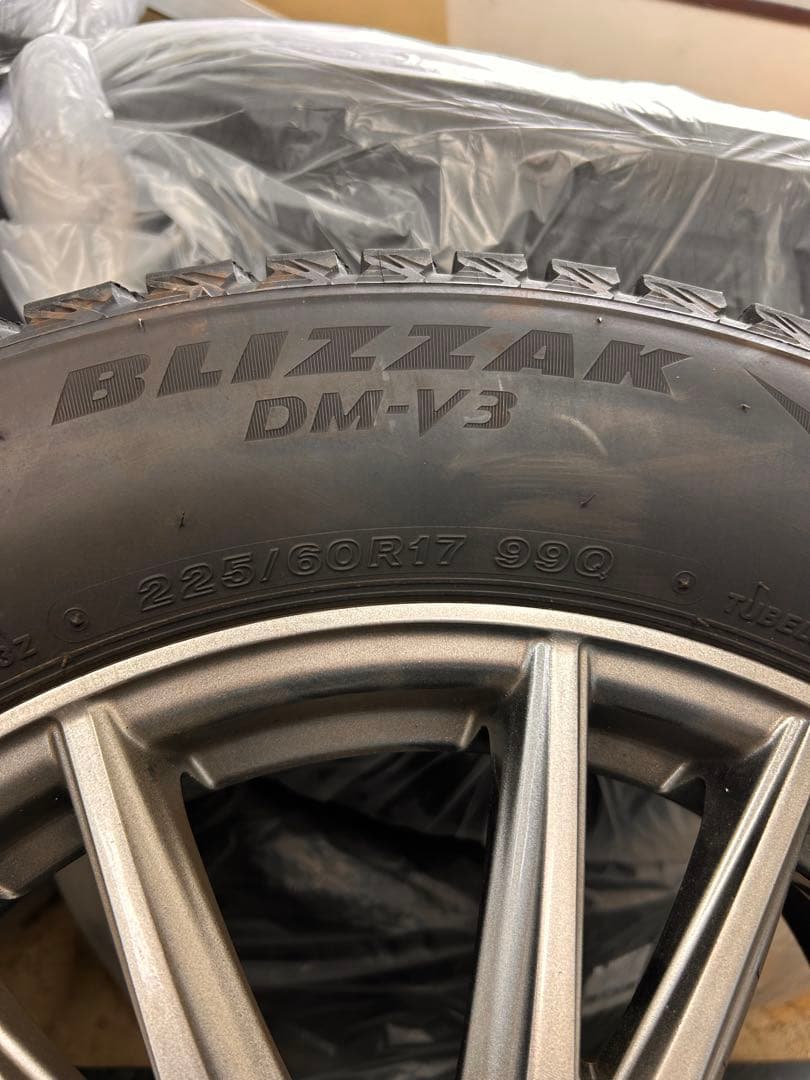 ブリヂストン BLIZZAK DM-V3 225/60R17 スタッドレス