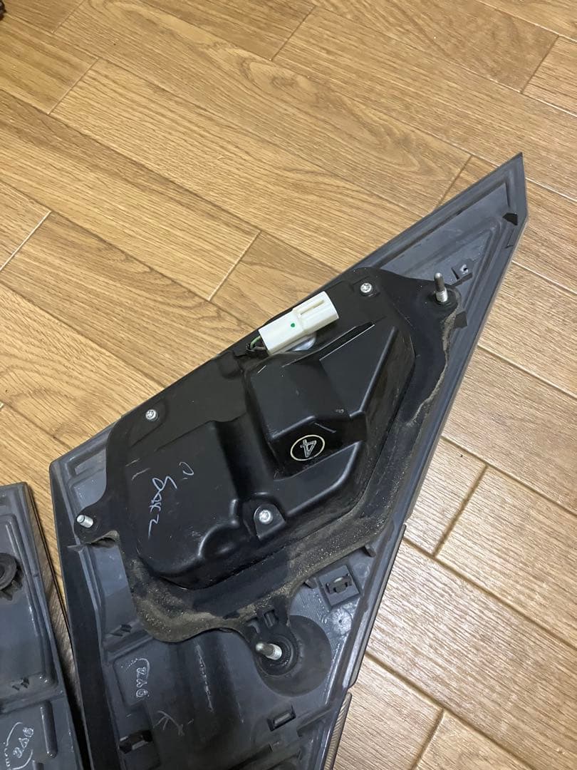 20ヴェルファイアテールランプ