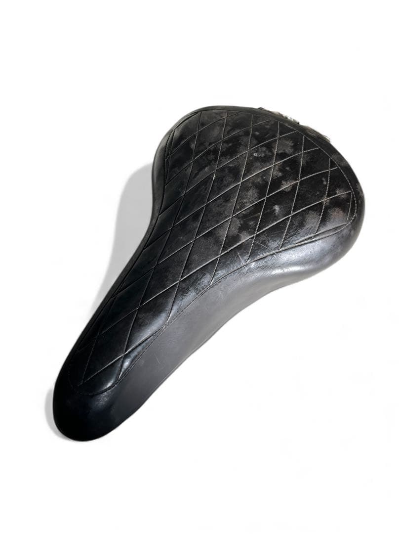 Messinger（メッセンジャー）ダイヤモンドステッチサドル　mon