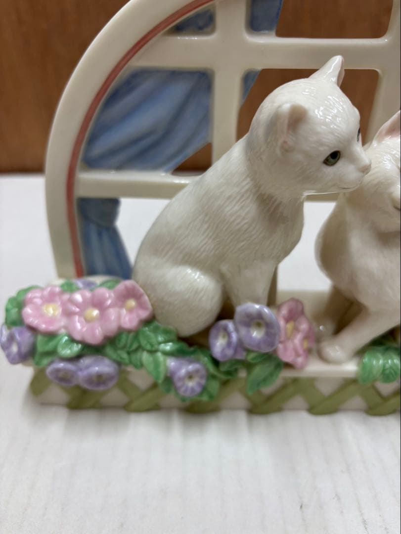 レノックス 猫 フィギュリン Love in bloon 窓辺の2匹の猫