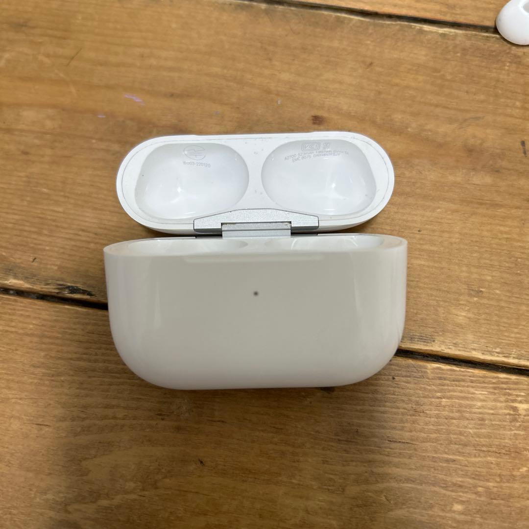 Apple AirPods Pro 第二世代ホワイト 充電ケース付き