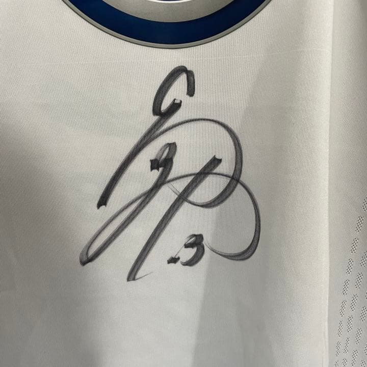 新品　長谷部　直筆サイン入り　ユニフォーム　VFL WOLFSBURG 13番